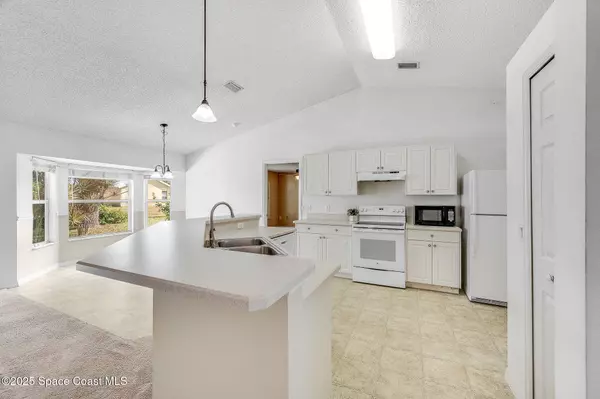 735 Crestline LN NE, Palm Bay, FL 32907