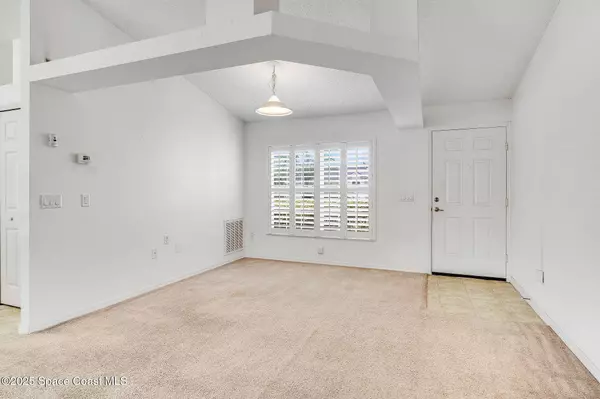 735 Crestline LN NE, Palm Bay, FL 32907