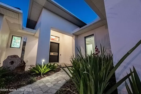 11 Bayshore CT, Rockledge, FL 32955