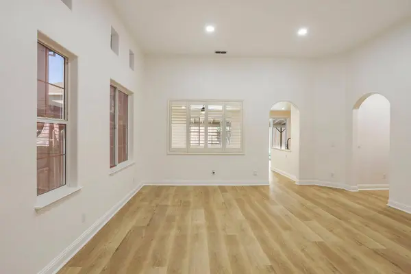 4025 Thornhill DR, Modesto, CA 95356