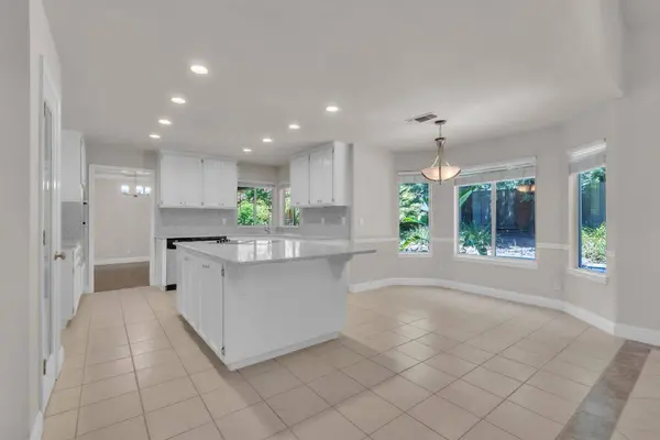 2760 Prestwick DR, Roseville, CA 95661