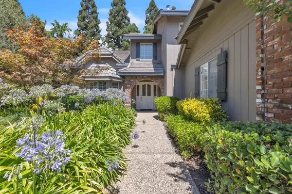 2760 Prestwick DR, Roseville, CA 95661