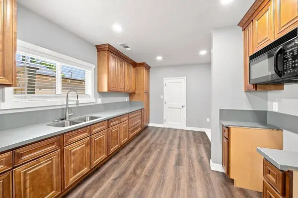 325 Ash ST, Modesto, CA 95351
