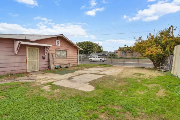 212 El Paso AVE, Modesto, CA 95351