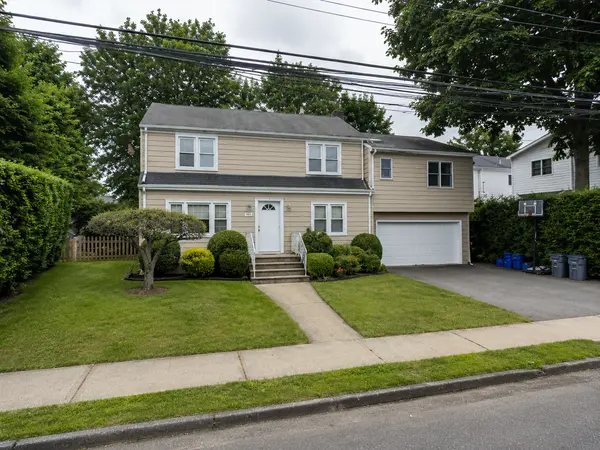 107 Sterling Ave, Harrison, NY 10528-3526