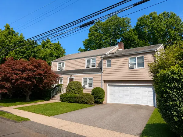 107 Sterling Ave, Harrison, NY 10528-3526