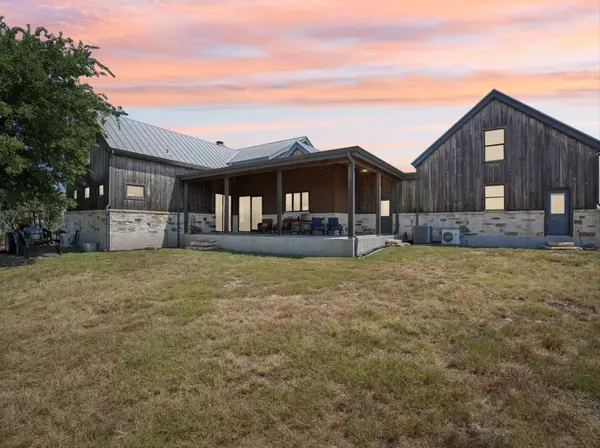 01f - Pictures Pack - MLS 40 - 135 Scenic Vista - Fredericksburg - Aug 24 2025.002