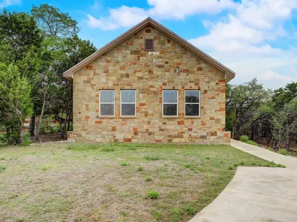 245 Quail Creek LN, Lakehills, TX 78063