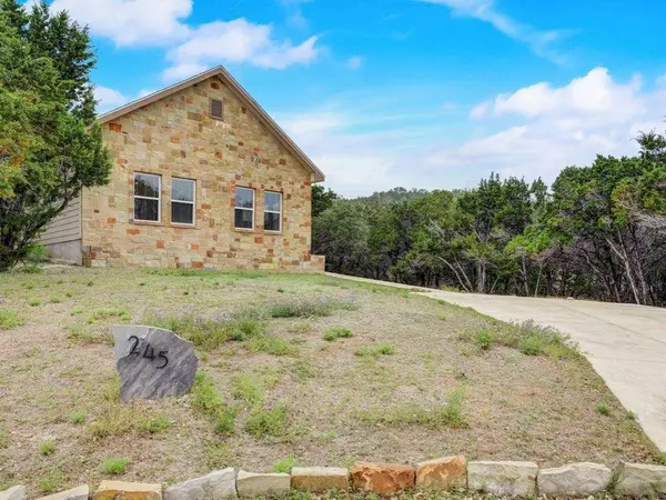 245 Quail Creek LN, Lakehills, TX 78063