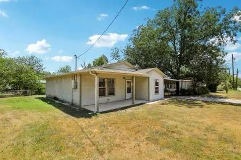 502 N Travis Street, Comanche, TX 76442