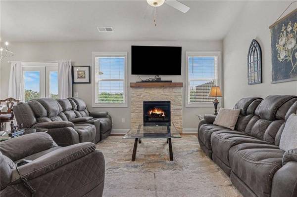 290 Lakeside PL, Canton, GA 30114