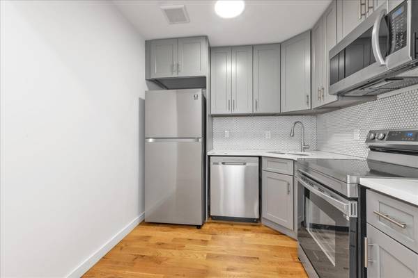 Brooklyn, NY 11203-5718,604 E 43rd St #3