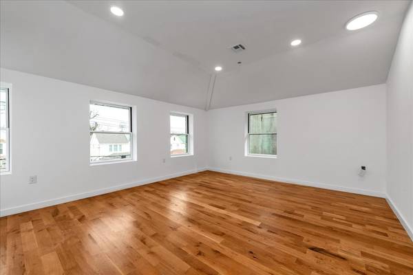 Brooklyn, NY 11203-5718,604 E 43rd St #3