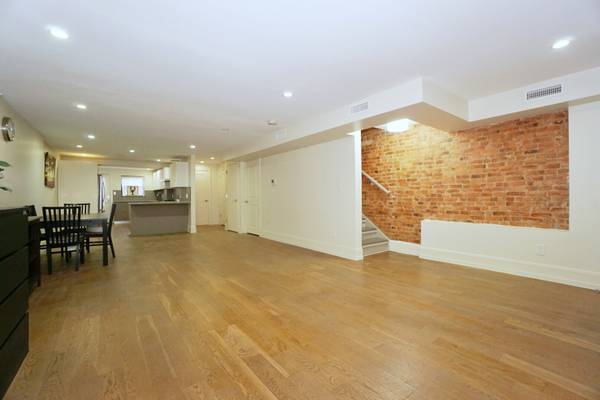 Brooklyn, NY 11213-1366,121 Albany Ave #1