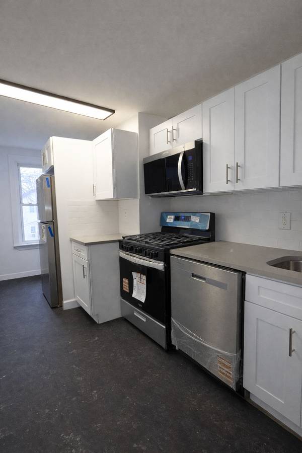 646 Warwick St, Brooklyn, NY 11207-5608