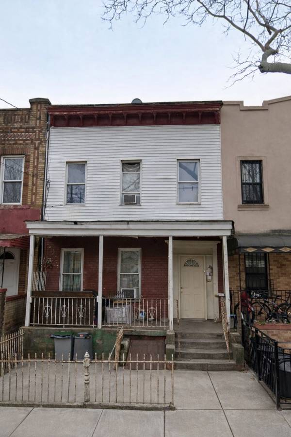 646 Warwick St, Brooklyn, NY 11207-5608