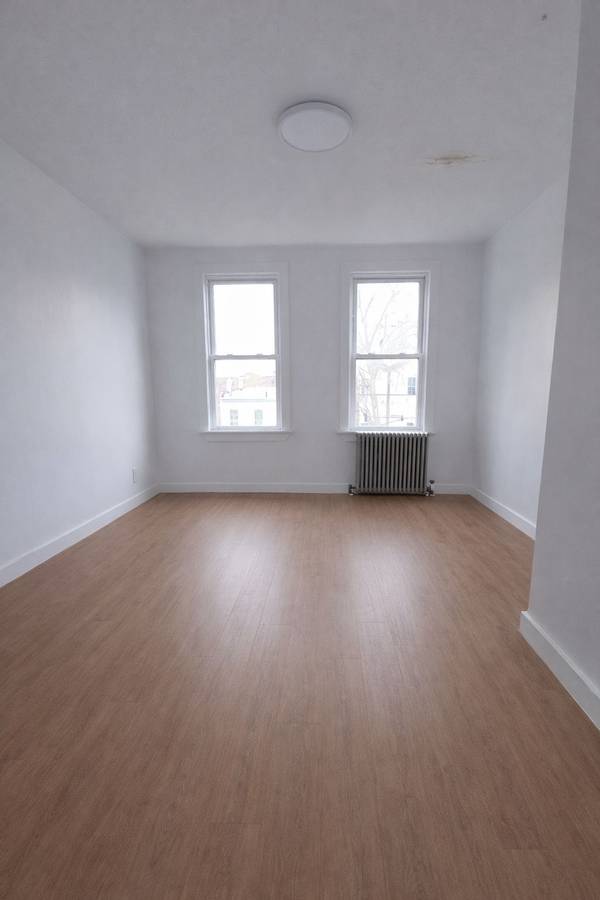 646 Warwick St, Brooklyn, NY 11207-5608