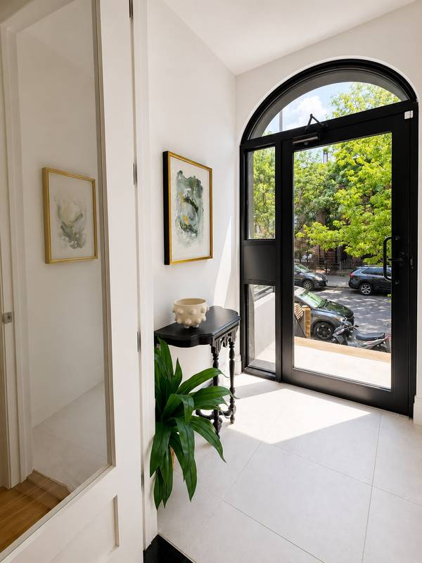 211 Monroe St, Brooklyn, NY 11216-1405
