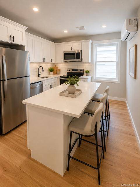 1810 Tomlinson Ave, Bronx, NY 10461-1419
