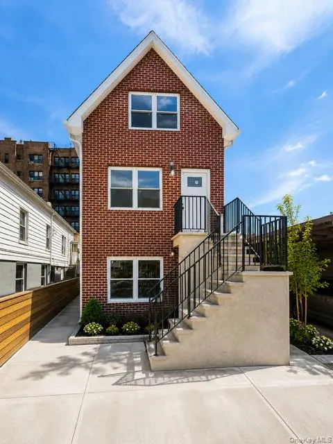 1810 Tomlinson Ave, Bronx, NY 10461-1419