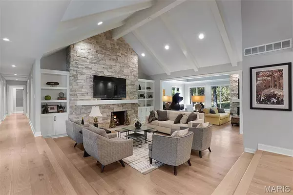 241 S Graeser RD, Creve Coeur, MO 63141