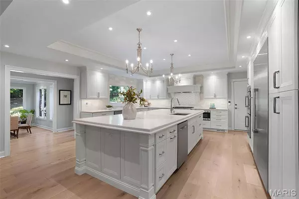 241 S Graeser RD, Creve Coeur, MO 63141