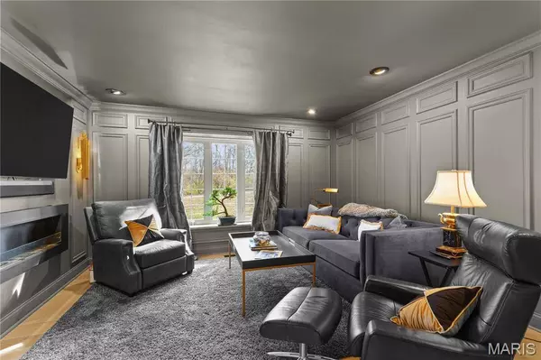 241 S Graeser RD, Creve Coeur, MO 63141