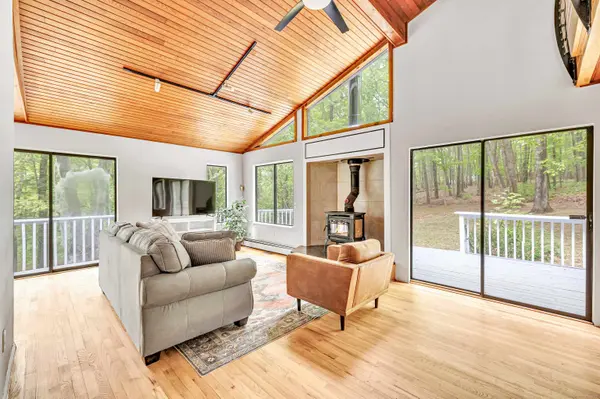 32 Old Bethel Road, Newtown, CT 06470