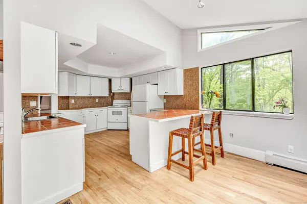 32 Old Bethel Road, Newtown, CT 06470