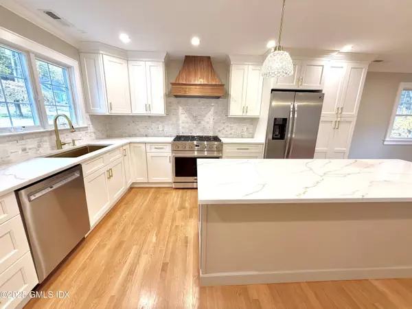 79 LADDINS ROCK RD, Old Greenwich, CT 06870