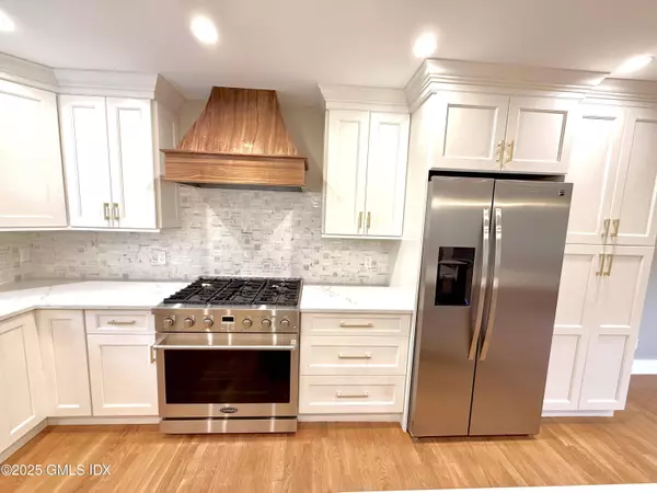 79 LADDINS ROCK RD, Old Greenwich, CT 06870