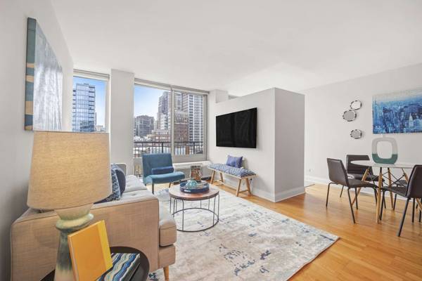 450 W Briar PL #6G, Chicago, IL 60657