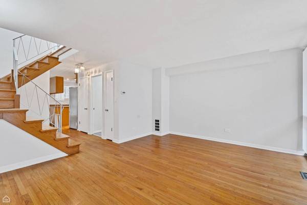 1652 W Jarvis AVE, Chicago, IL 60626