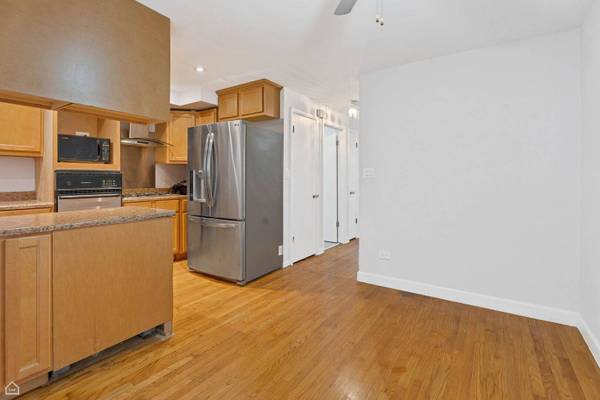 1652 W Jarvis AVE, Chicago, IL 60626