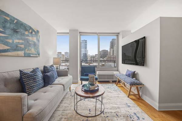 450 W Briar PL #6G, Chicago, IL 60657