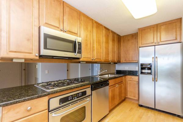 9715 Woods DR #805, Skokie, IL 60077