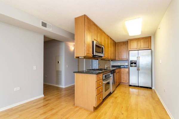 9715 Woods DR #805, Skokie, IL 60077