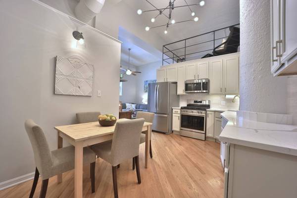 1019 W Jackson BLVD #3J, Chicago, IL 60607