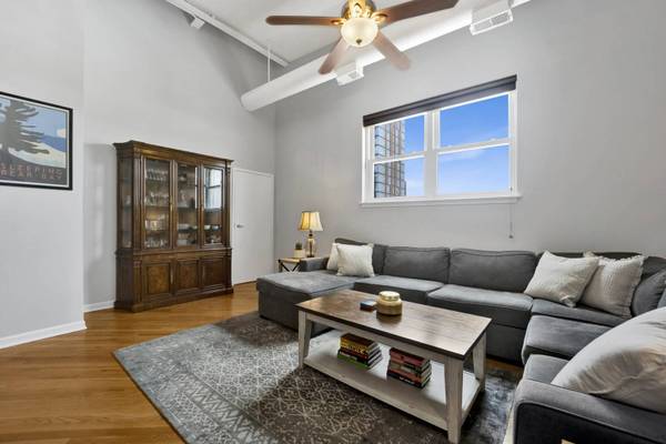 1019 W Jackson BLVD #3J, Chicago, IL 60607