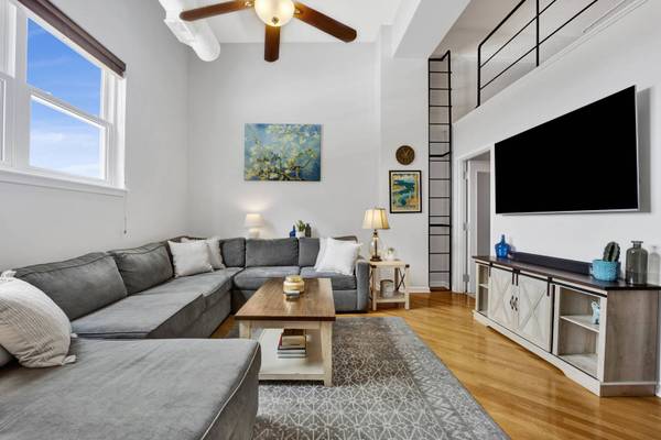 1019 W Jackson BLVD #3J, Chicago, IL 60607