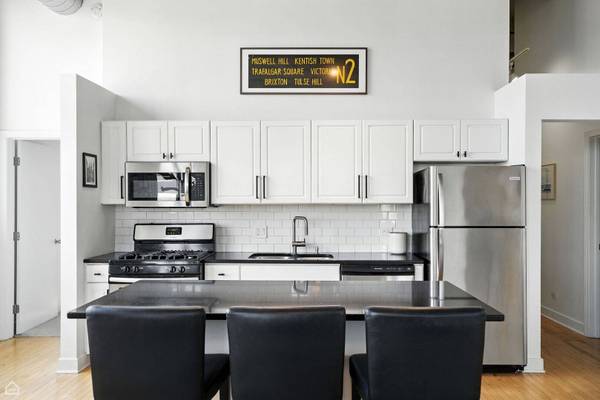 1601 W SCHOOL ST #302, Chicago, IL 60657