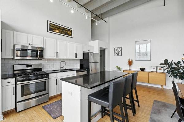 1601 W SCHOOL ST #302, Chicago, IL 60657