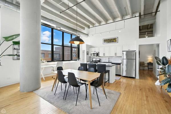 1601 W SCHOOL ST #302, Chicago, IL 60657