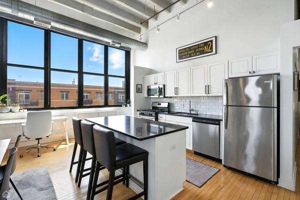 1601 W SCHOOL ST #302, Chicago, IL 60657