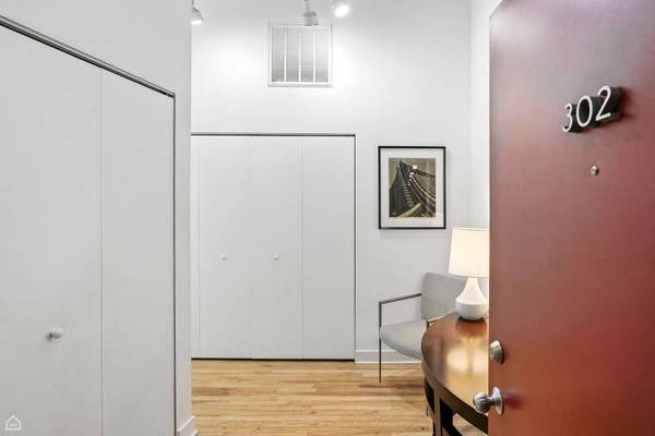 1601 W SCHOOL ST #302, Chicago, IL 60657