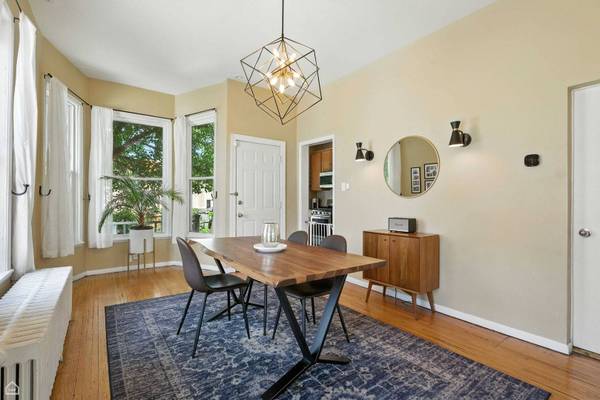 3313 N Sacramento AVE, Chicago, IL 60618