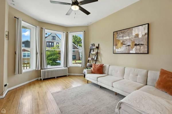 3313 N Sacramento AVE, Chicago, IL 60618