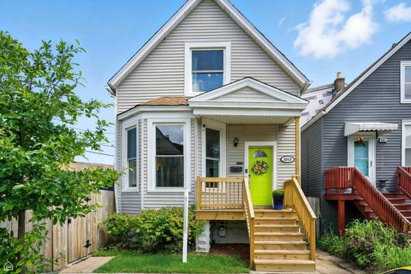 3313 N Sacramento AVE, Chicago, IL 60618