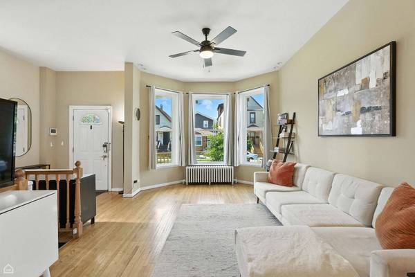 3313 N Sacramento AVE, Chicago, IL 60618