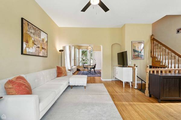3313 N Sacramento AVE, Chicago, IL 60618